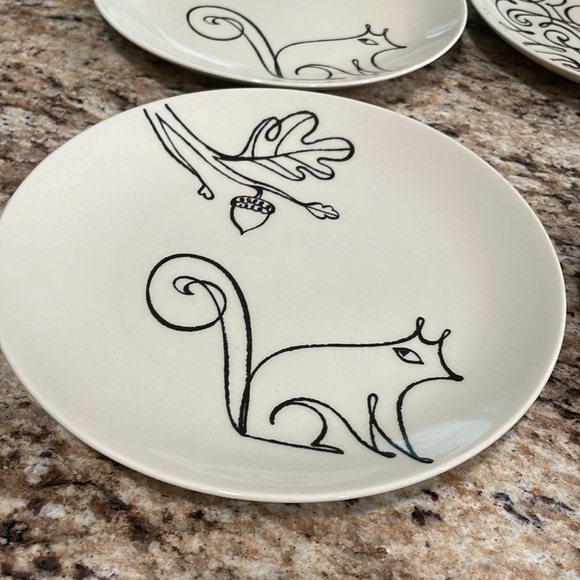 Crate & Barrel Elvis Swift 2 Squirrel Acorn Plates & 2 Scribbles Dessert Plates - Picture 5 of 8